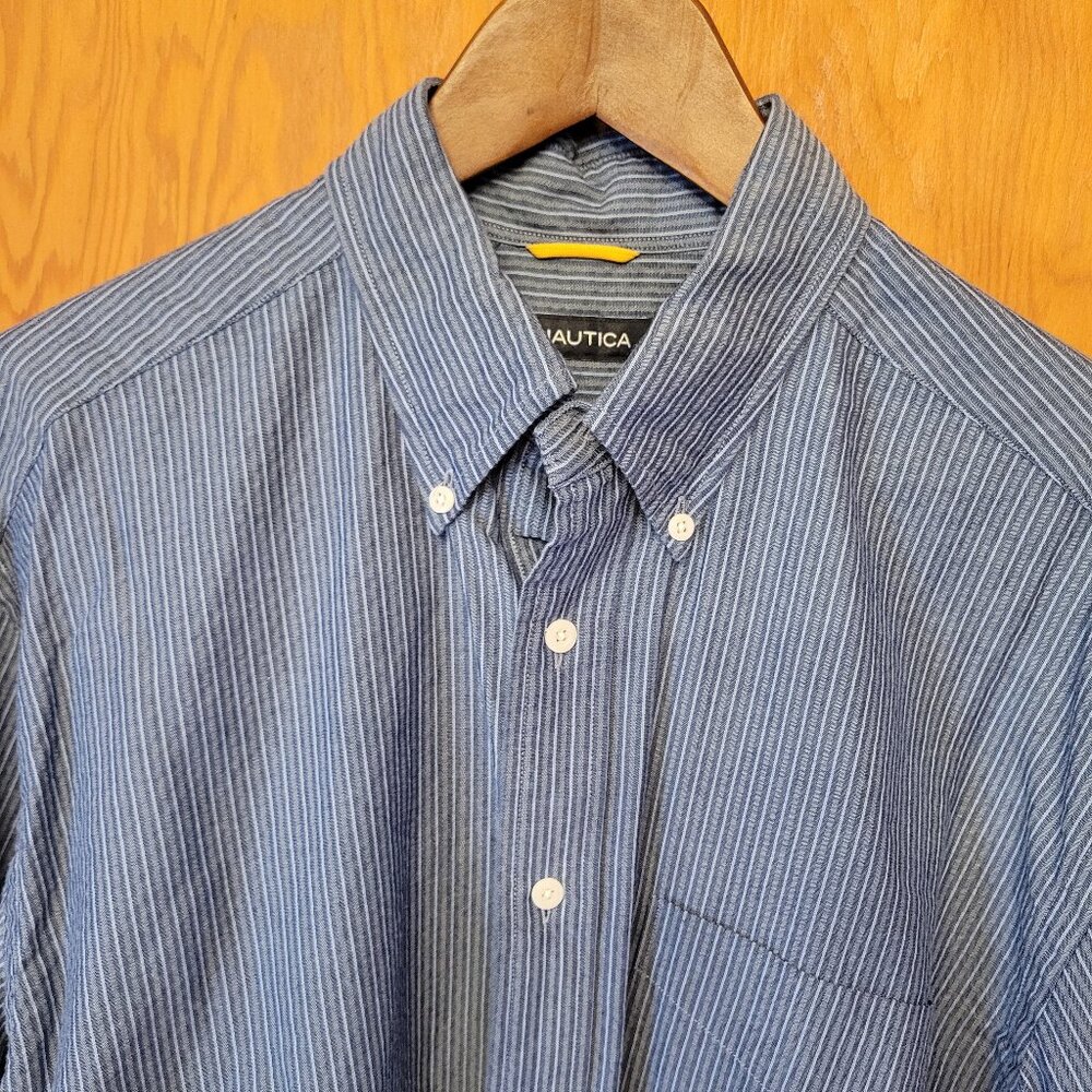 Nautica Men's Long Sleeve Button-Down Shirt Size L — Pinstripe